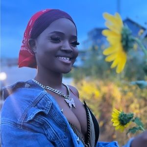 Meet your Posher, Isata